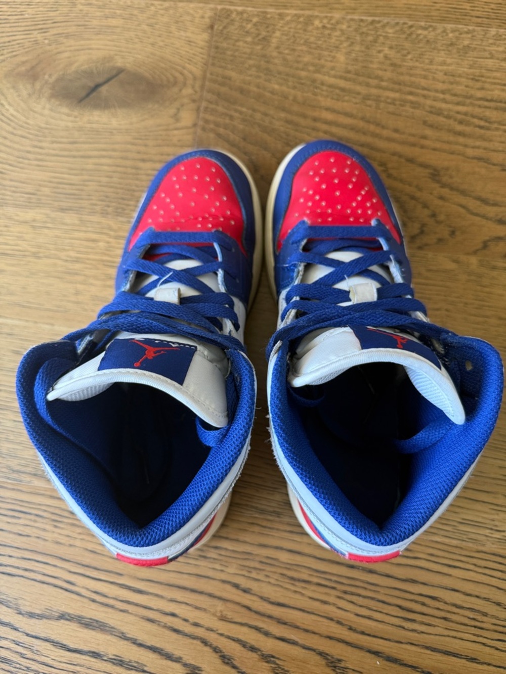 Nike Air Jordan 1 Mid - kids size 5.5Y - Picture 3 of 8